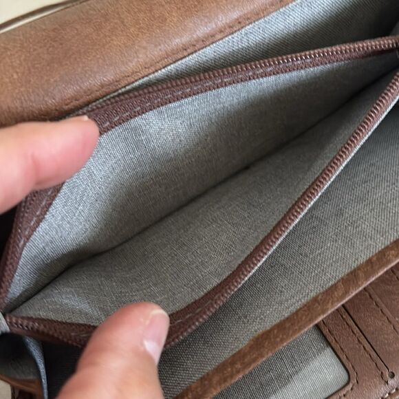 NWOT Roots Tribe Leather Trifold Wallet - Picture 12 of 16